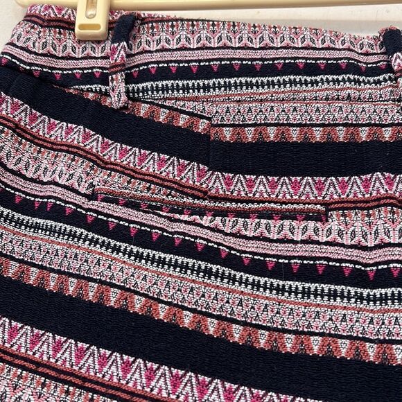 Loft pink navy patterned shorts with side slits Size 6 - Picture 6 of 9